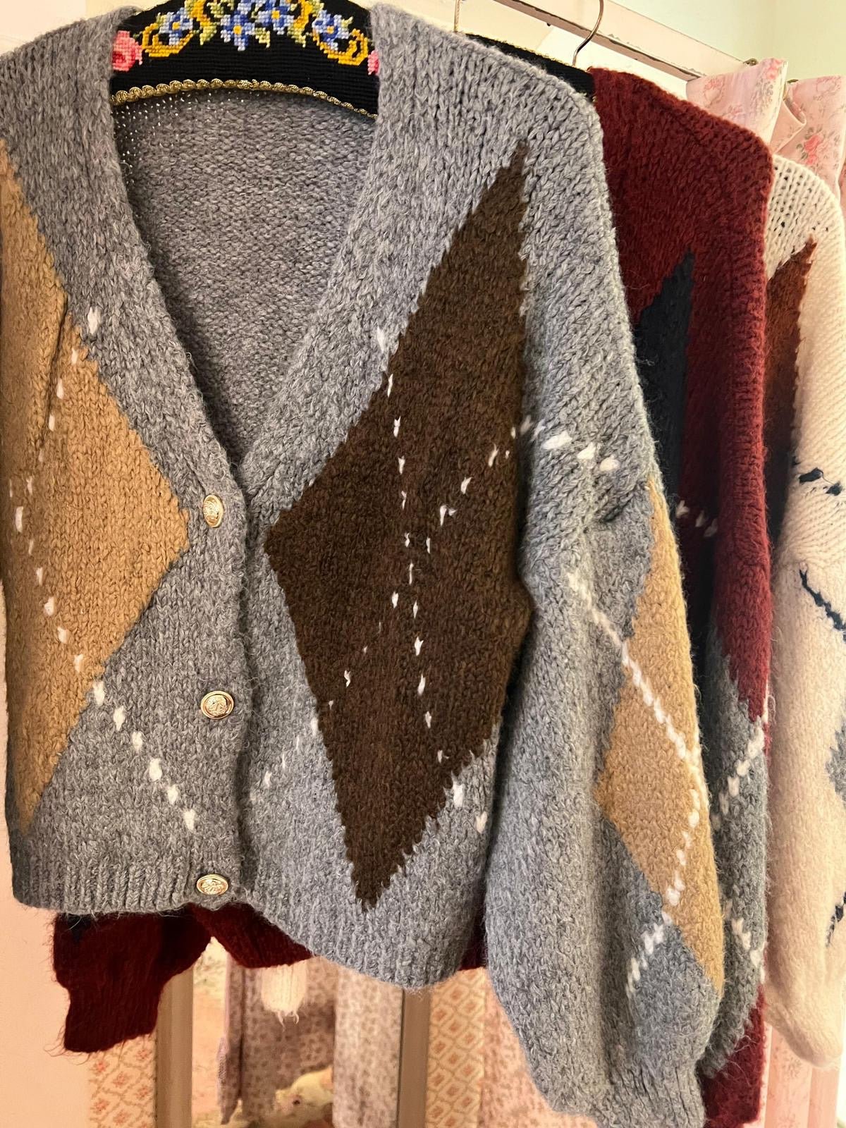 Cardigan over College - Carlo Deni