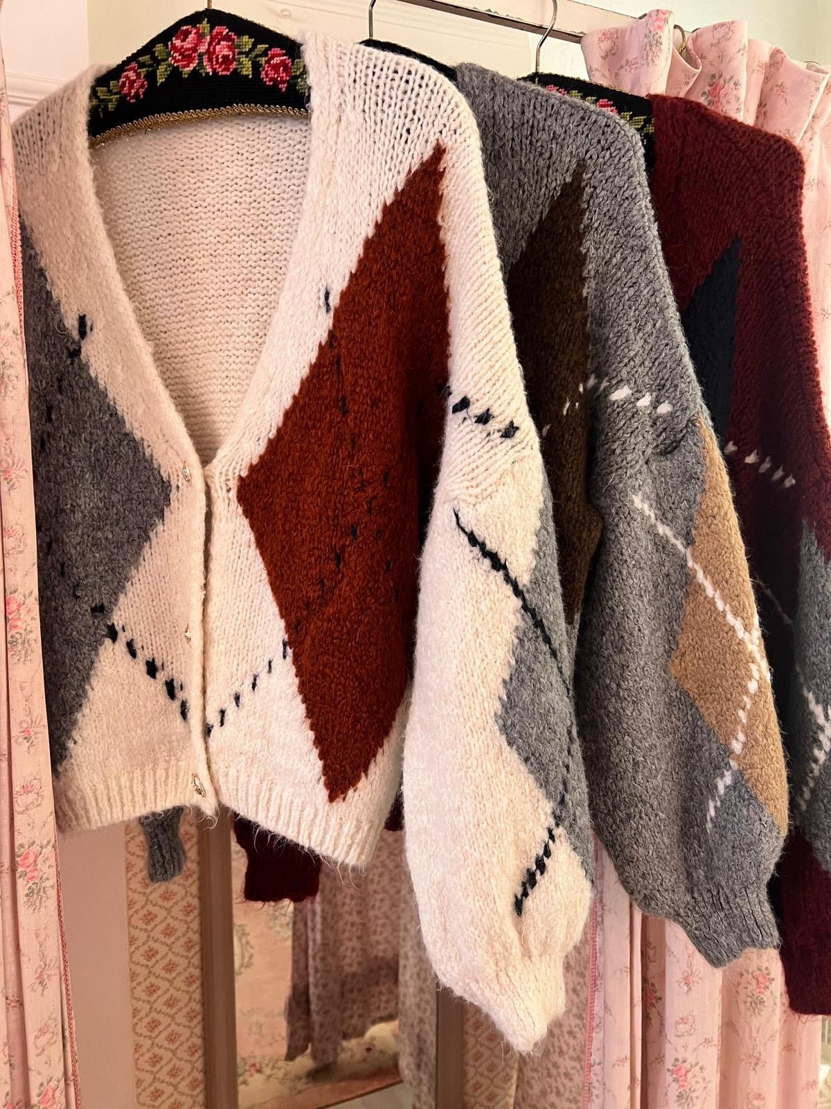 Cardigan over College - Carlo Deni