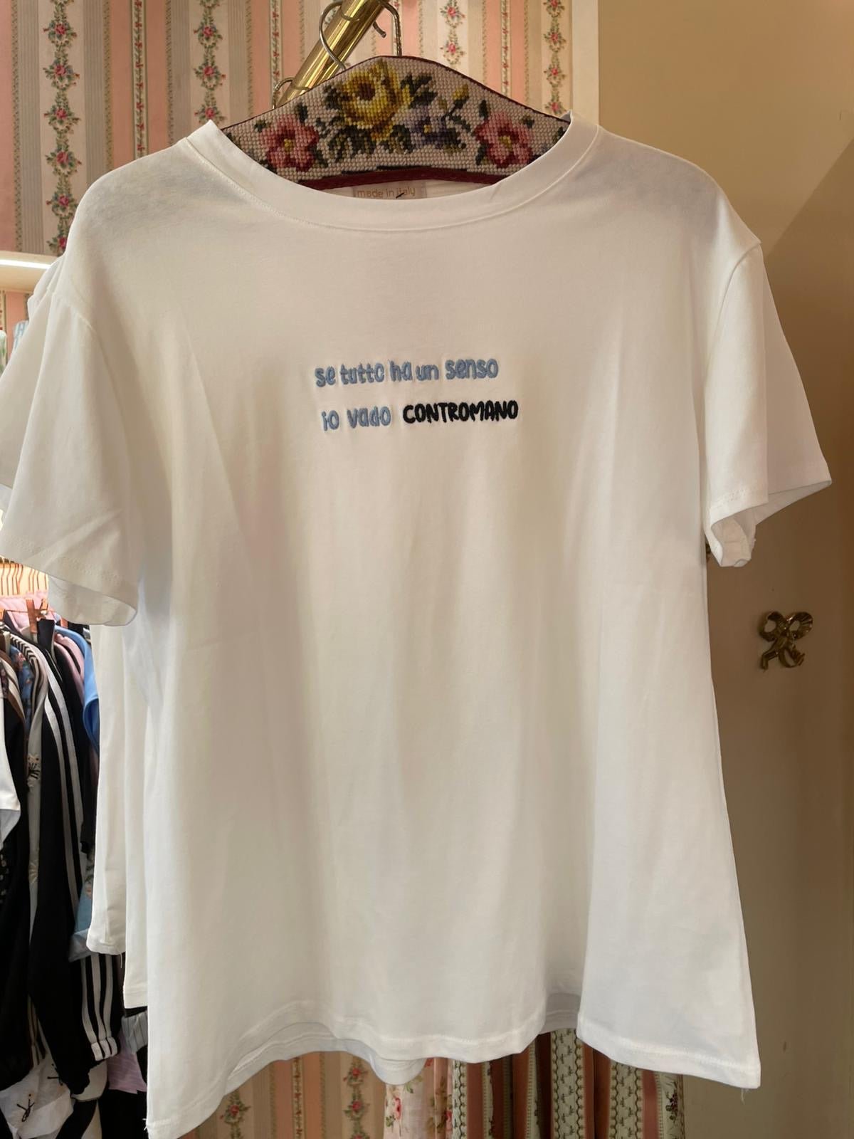 T-shirt Se tutto ha un senso io vado contromano - Carlo Deni