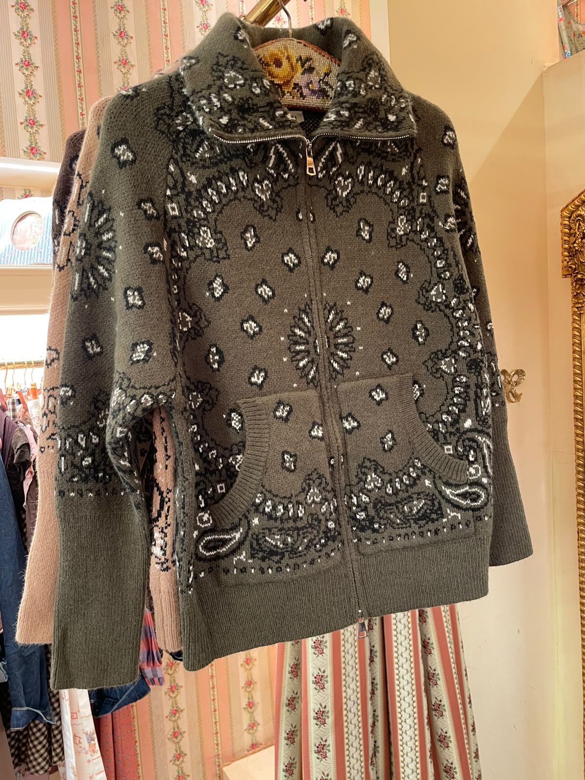 Cardigan Bandana