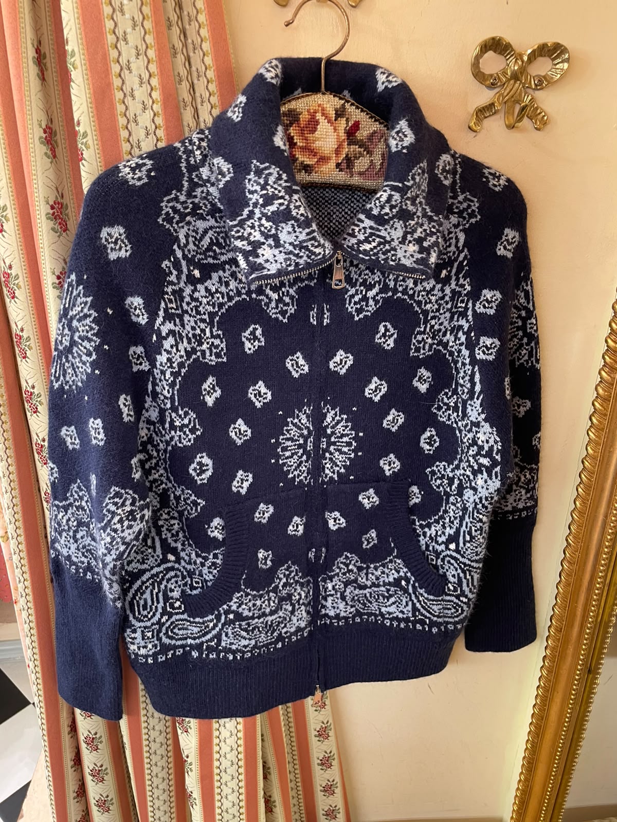 Cardigan Bandana