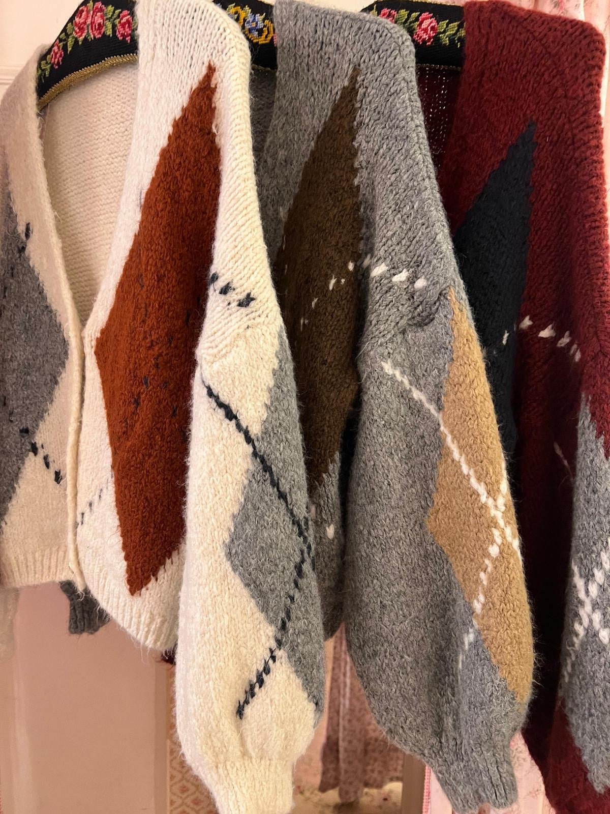 Cardigan over College - Carlo Deni