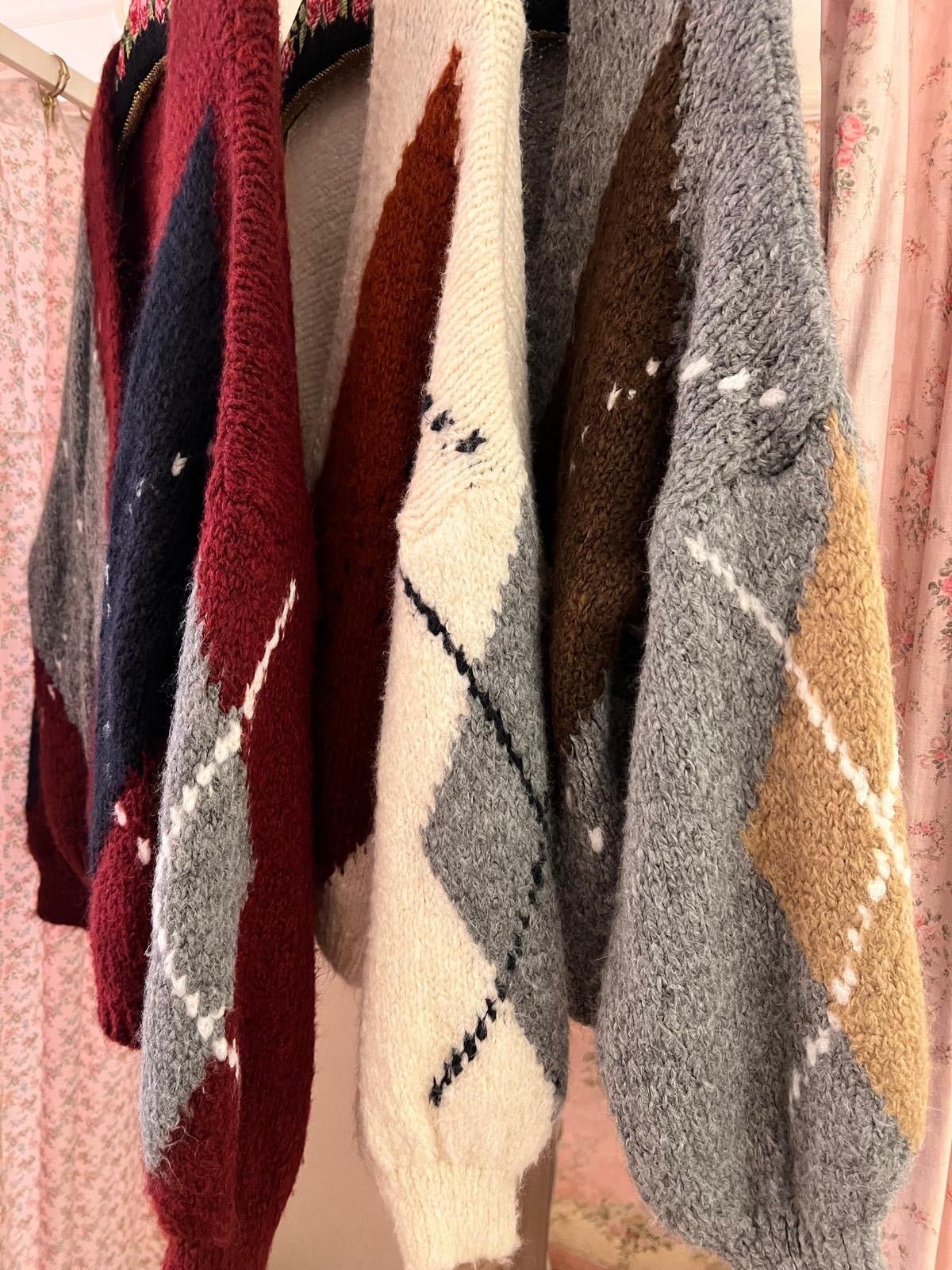 Cardigan over College - Carlo Deni