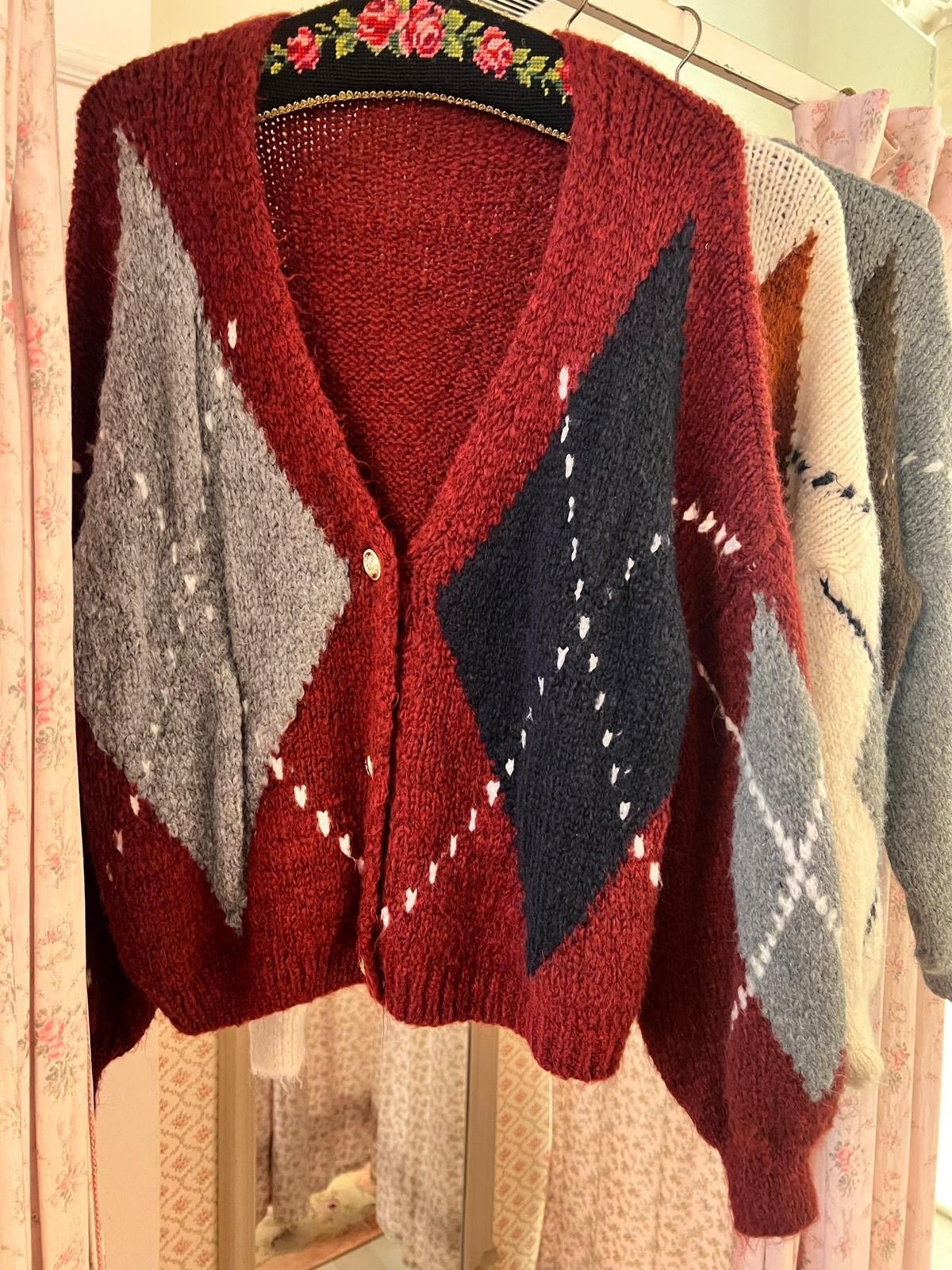 Cardigan over College - Carlo Deni