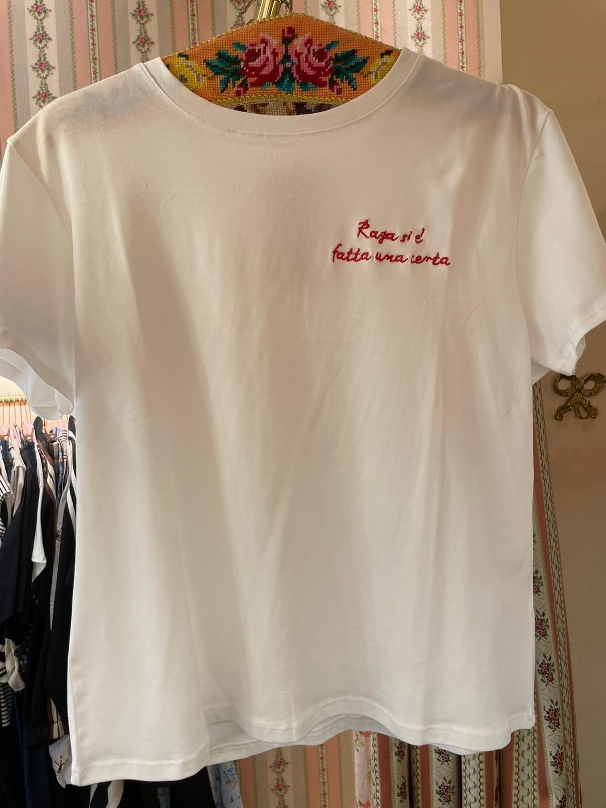 T-shirt Raga si è fatta una certa - Carlo Deni