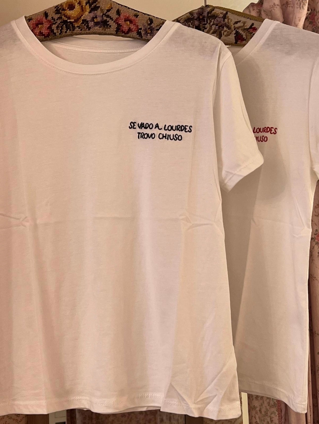 T-shirt Se vado a Lourdes trovo chiuso - Carlo Deni